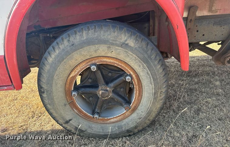 image for item DX3833 1970 Ford C700 grain truck