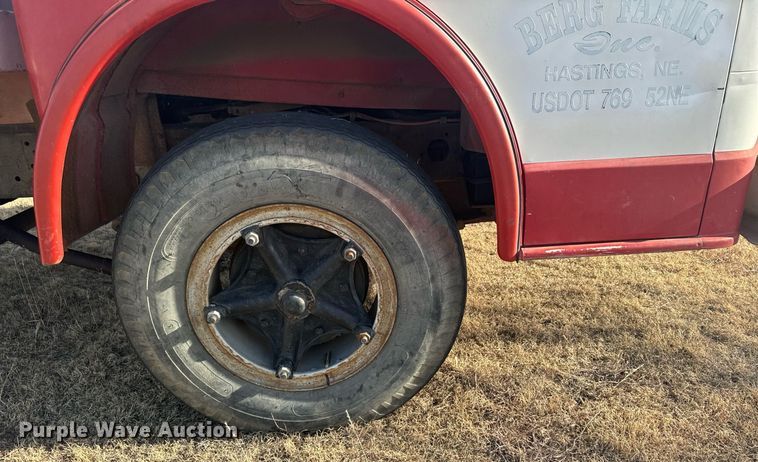 image for item DX3833 1970 Ford C700 grain truck