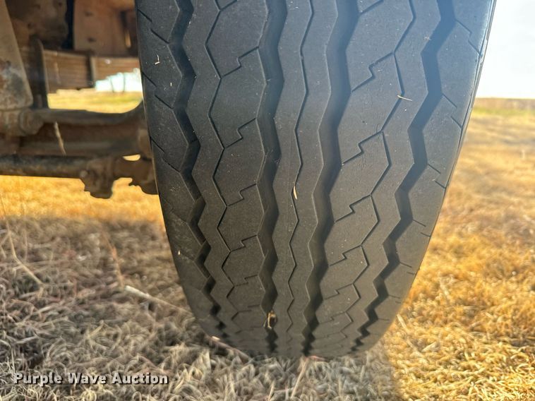 image for item DX3833 1970 Ford C700 grain truck