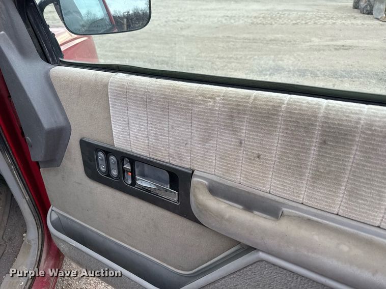 image for item DX3863 1992 Chevrolet C1500 pickup truck