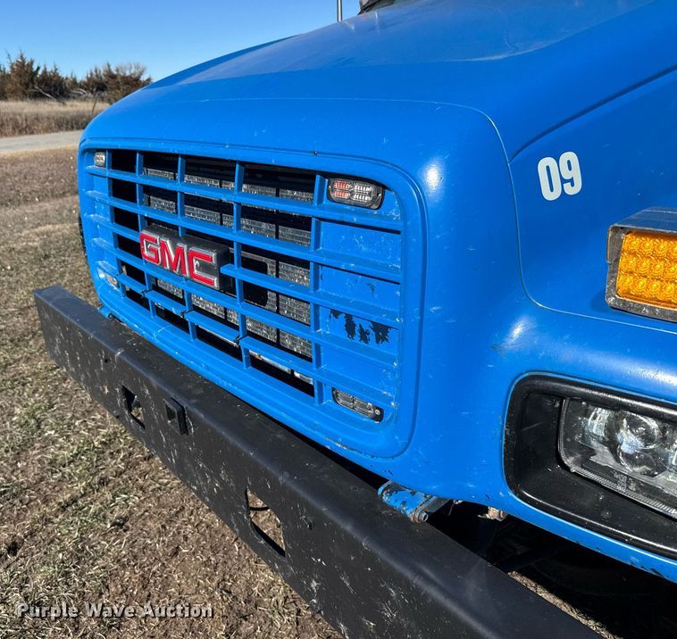 image for item DX3892 1999 GMC C6500 rollback truck