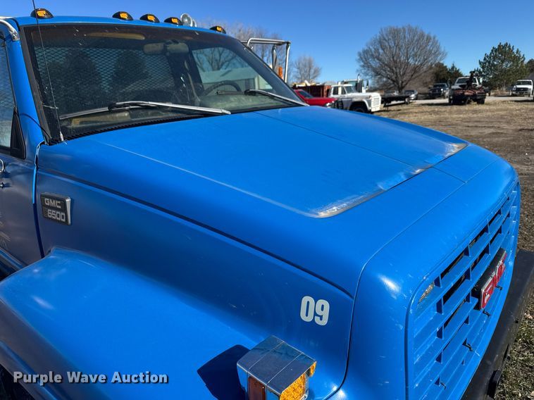 image for item DX3892 1999 GMC C6500 rollback truck