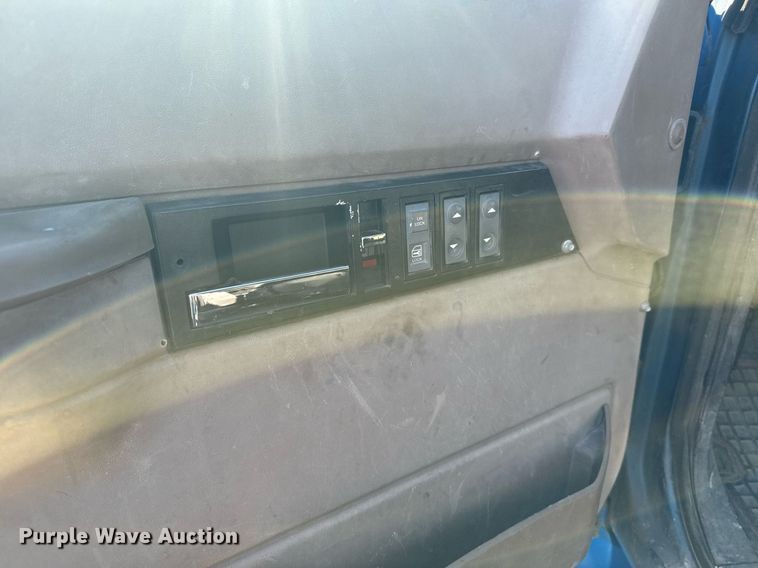 image for item DX3892 1999 GMC C6500 rollback truck