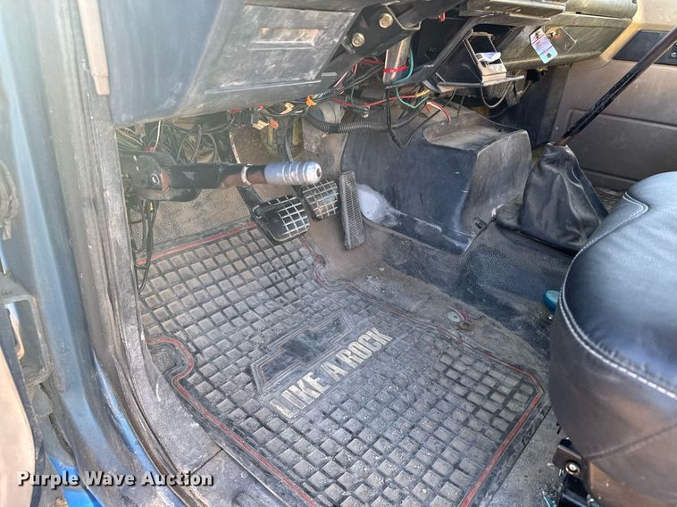 image for item DX3892 1999 GMC C6500 rollback truck