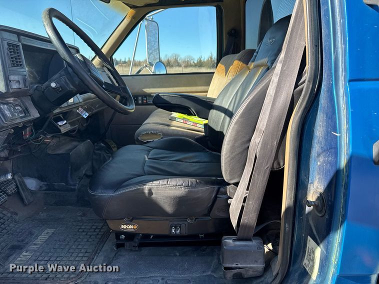 image for item DX3892 1999 GMC C6500 rollback truck