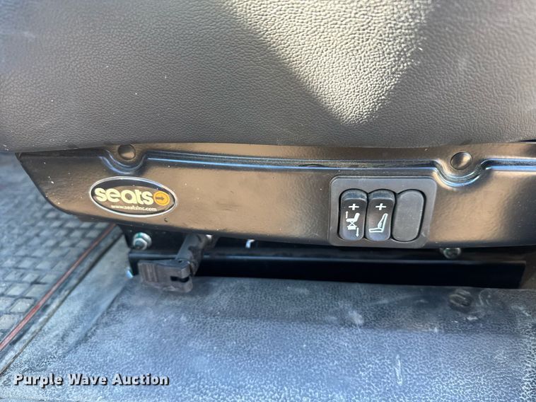 image for item DX3892 1999 GMC C6500 rollback truck