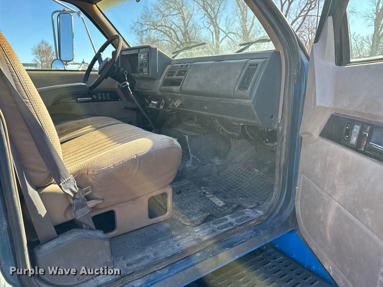 image for item DX3892 1999 GMC C6500 rollback truck