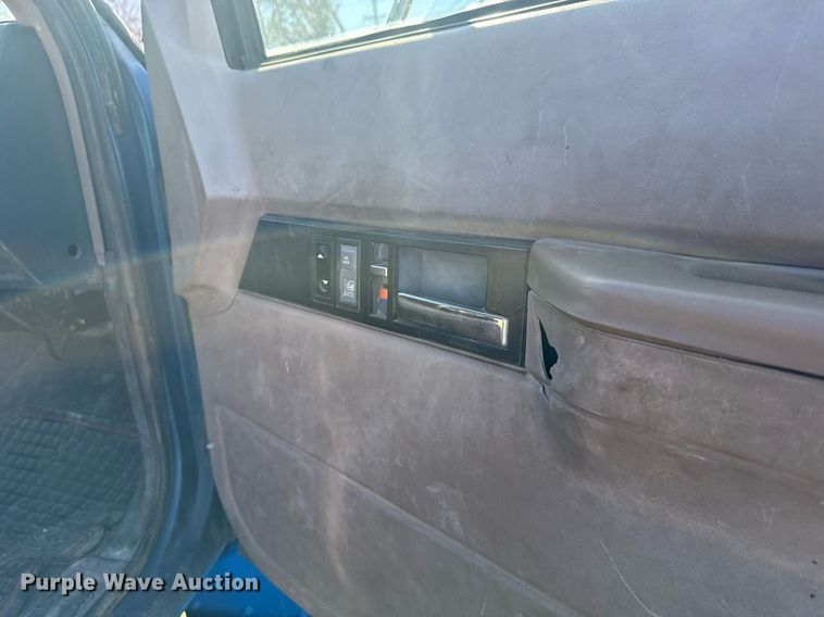 image for item DX3892 1999 GMC C6500 rollback truck