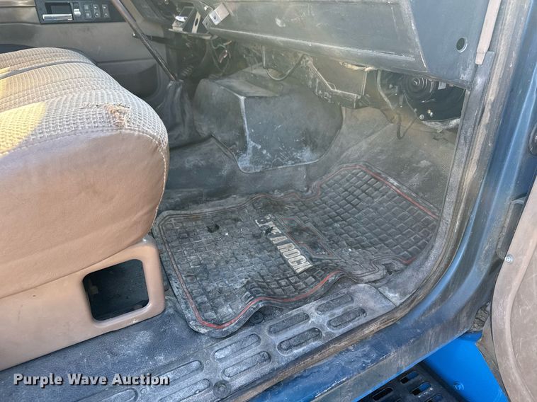 image for item DX3892 1999 GMC C6500 rollback truck