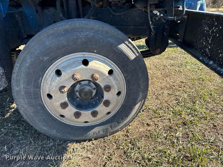 image for item DX3892 1999 GMC C6500 rollback truck