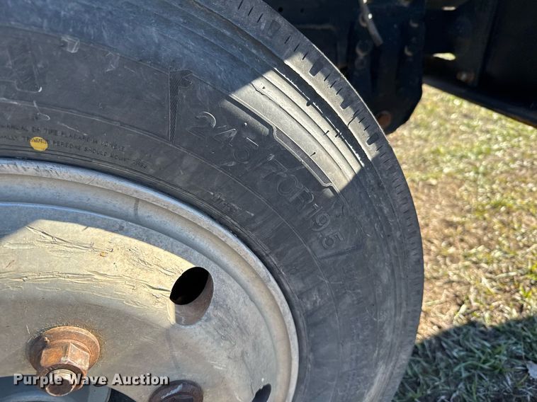 image for item DX3892 1999 GMC C6500 rollback truck