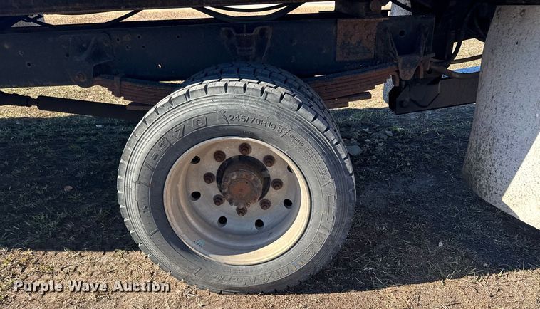 image for item DX3892 1999 GMC C6500 rollback truck