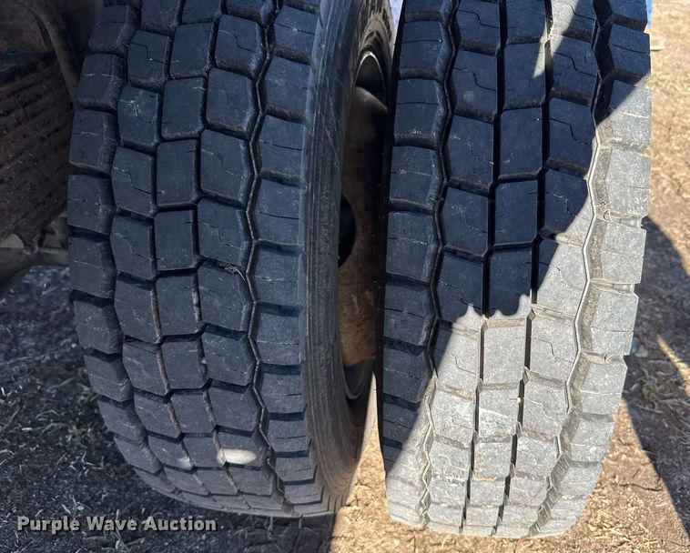 image for item DX3892 1999 GMC C6500 rollback truck