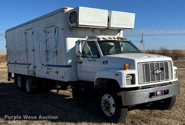 image for item DX3902 2000 Chevrolet C7500 refrigerated truck