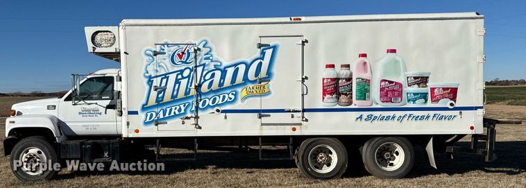 image for item DX3902 2000 Chevrolet C7500 refrigerated truck