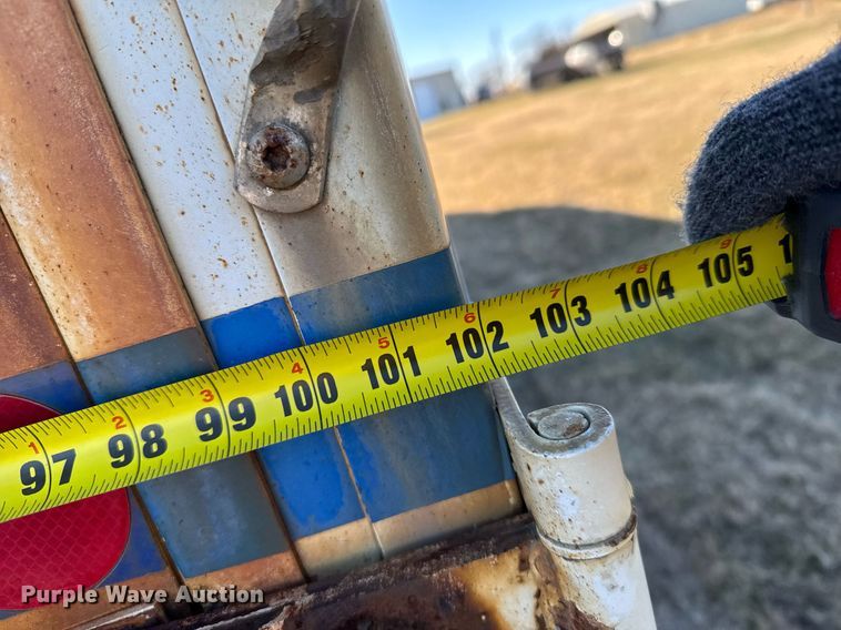 image for item DX3902 2000 Chevrolet C7500 refrigerated truck