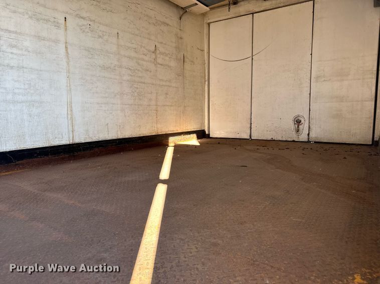 image for item DX3902 2000 Chevrolet C7500 refrigerated truck