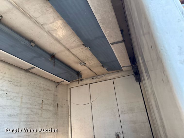 image for item DX3902 2000 Chevrolet C7500 refrigerated truck