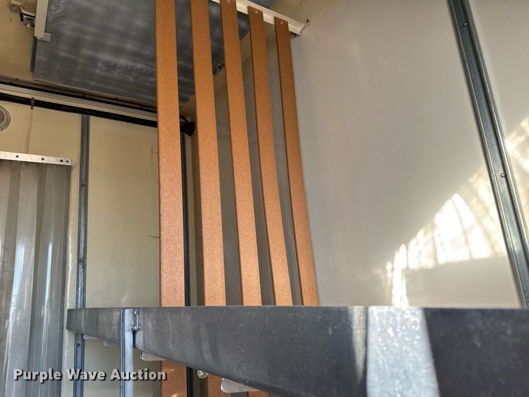 image for item DX3902 2000 Chevrolet C7500 refrigerated truck