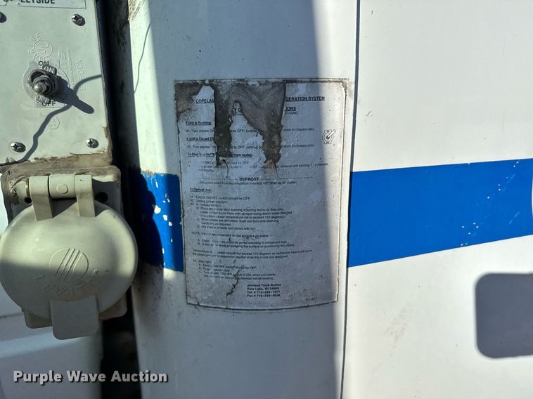 image for item DX3902 2000 Chevrolet C7500 refrigerated truck