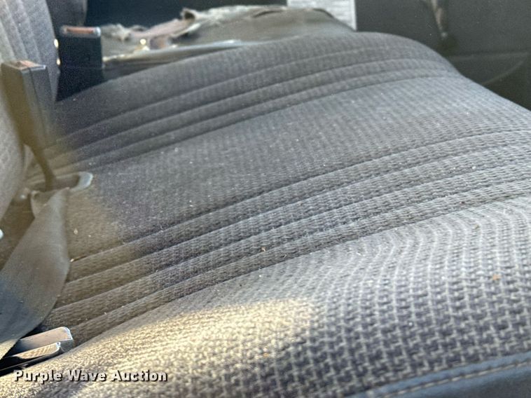 image for item DX3902 2000 Chevrolet C7500 refrigerated truck