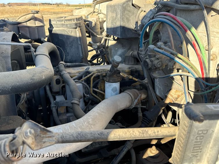 image for item DX3902 2000 Chevrolet C7500 refrigerated truck