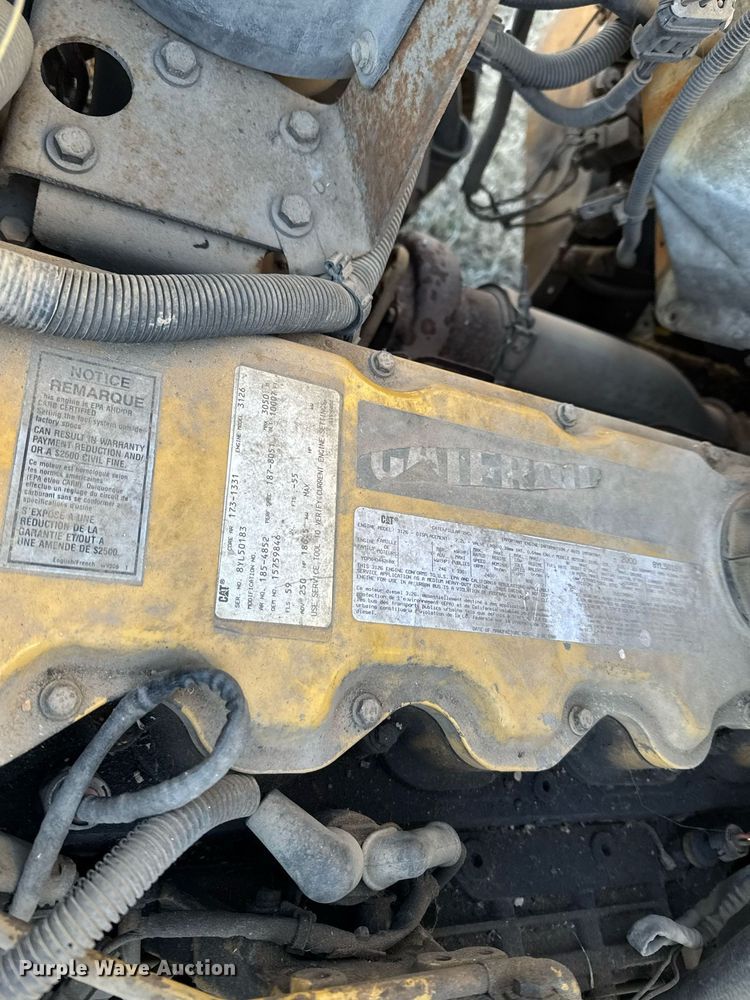 image for item DX3902 2000 Chevrolet C7500 refrigerated truck