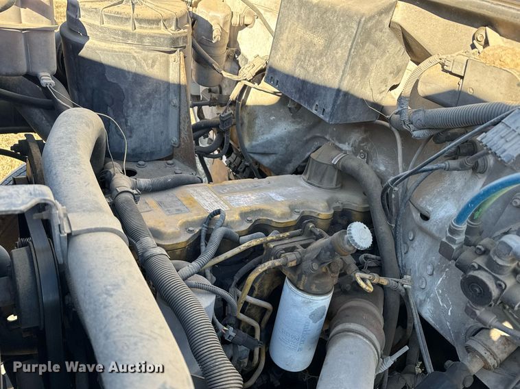 image for item DX3902 2000 Chevrolet C7500 refrigerated truck