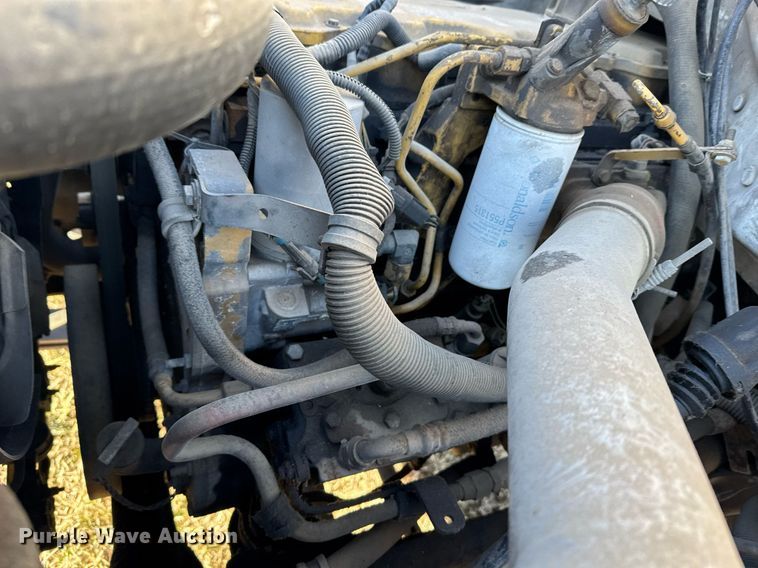 image for item DX3902 2000 Chevrolet C7500 refrigerated truck