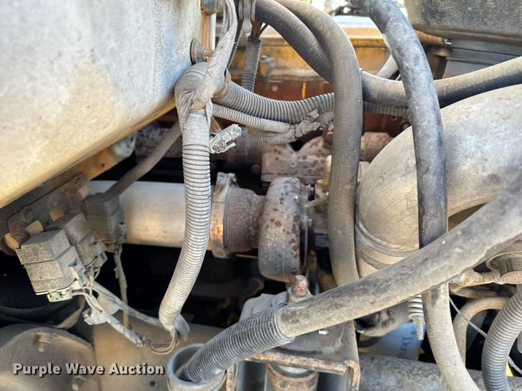 image for item DX3902 2000 Chevrolet C7500 refrigerated truck