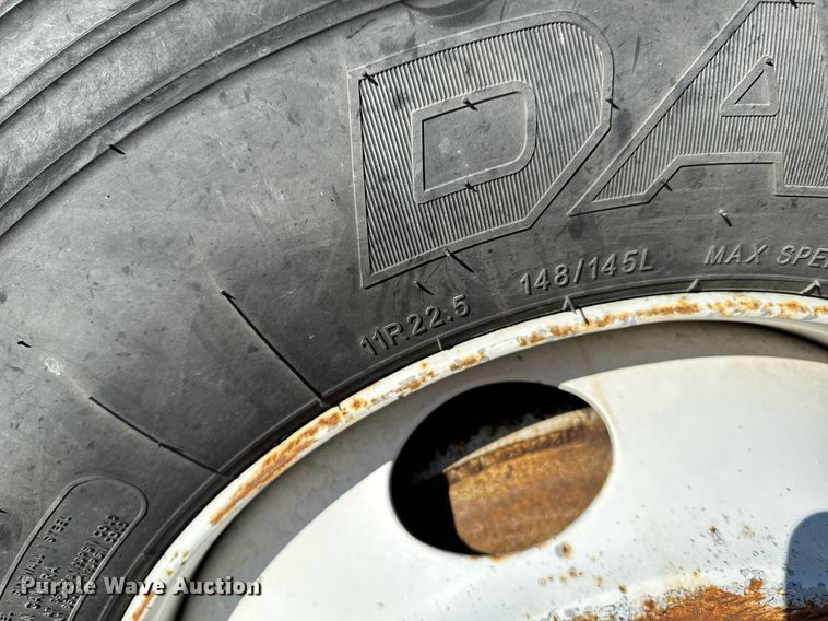 image for item DX3902 2000 Chevrolet C7500 refrigerated truck