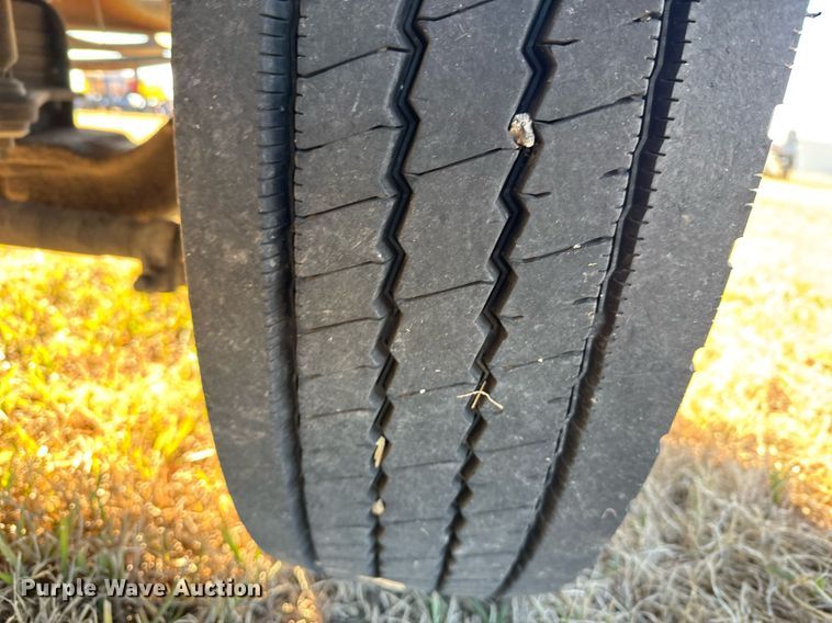 image for item DX3902 2000 Chevrolet C7500 refrigerated truck