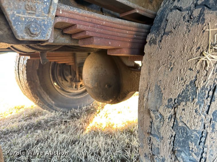 image for item DX3902 2000 Chevrolet C7500 refrigerated truck