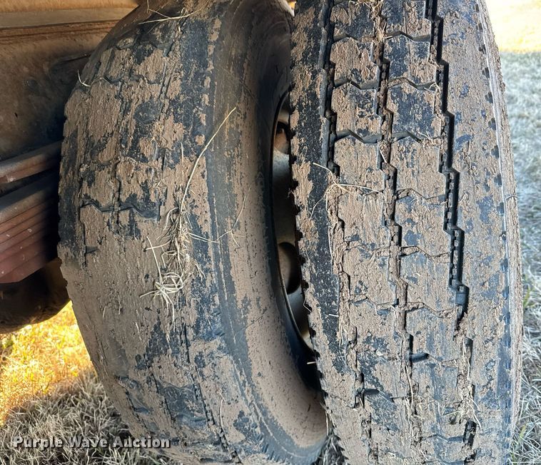 image for item DX3902 2000 Chevrolet C7500 refrigerated truck