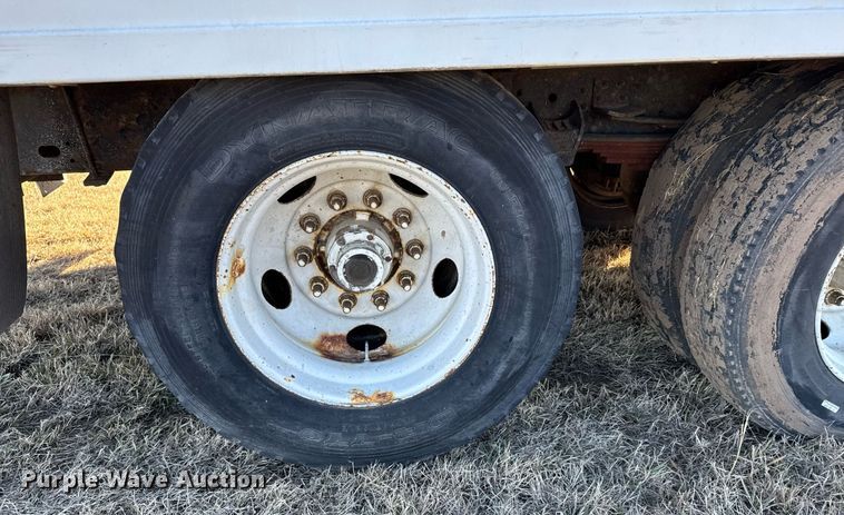 image for item DX3902 2000 Chevrolet C7500 refrigerated truck