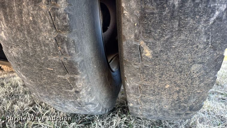 image for item DX3902 2000 Chevrolet C7500 refrigerated truck