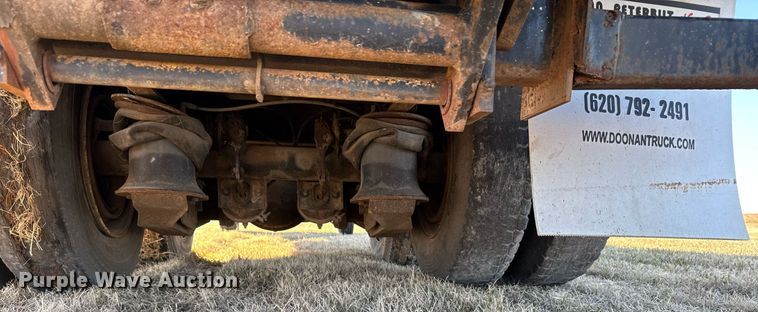 image for item DX3902 2000 Chevrolet C7500 refrigerated truck