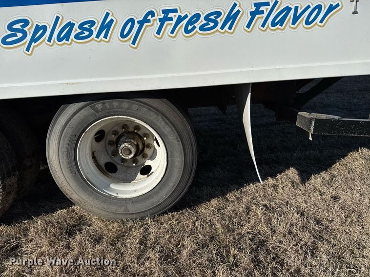 image for item DX3902 2000 Chevrolet C7500 refrigerated truck