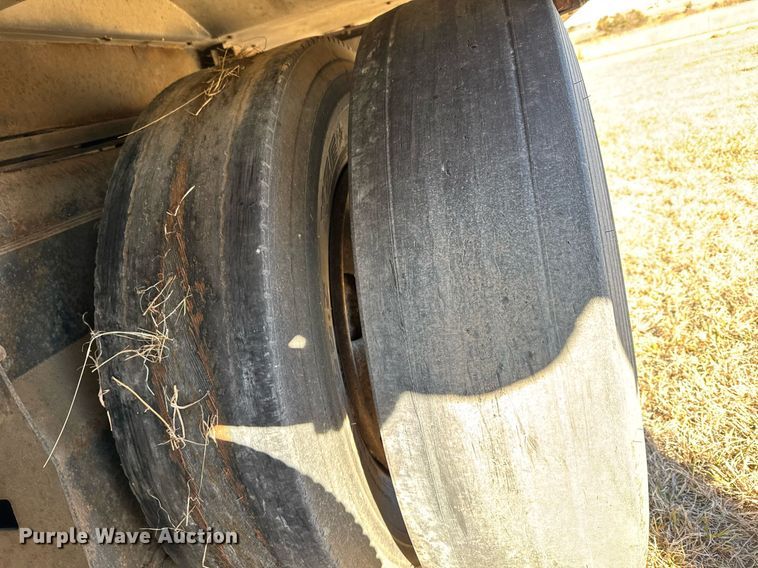 image for item DX3902 2000 Chevrolet C7500 refrigerated truck