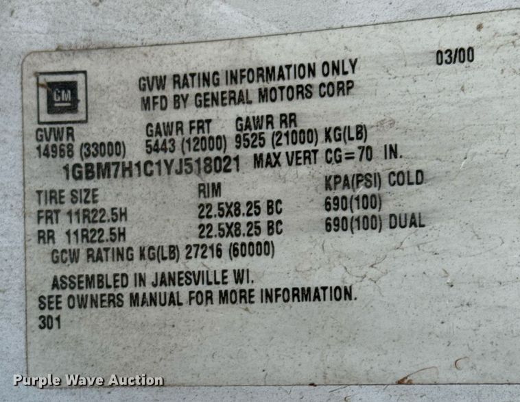 image for item DX3902 2000 Chevrolet C7500 refrigerated truck