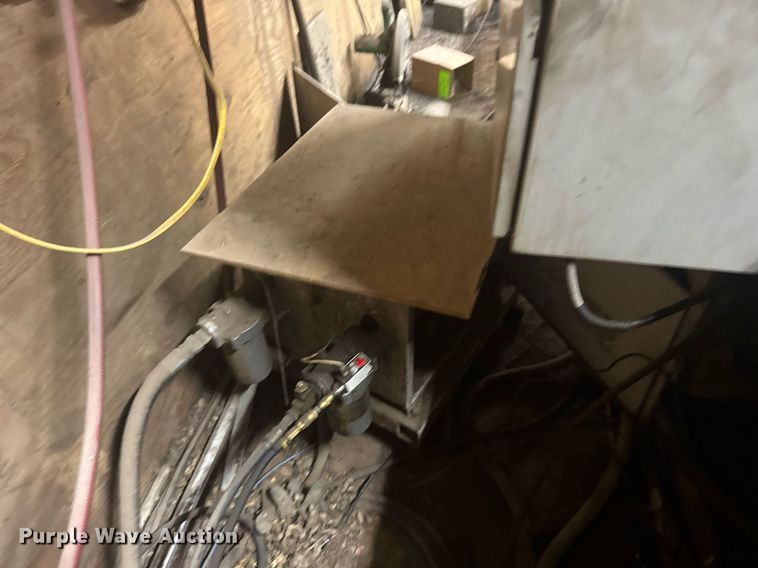 image for item DX3915 Milltronics RH33XP CNC mill