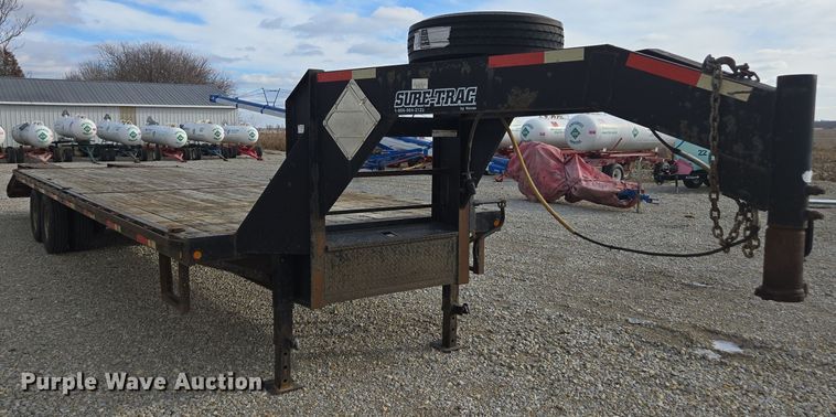 image for item EE7936 2009 Sure-Trac equipment trailer