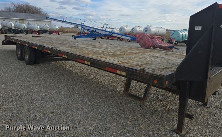 image for item EE7936 2009 Sure-Trac equipment trailer