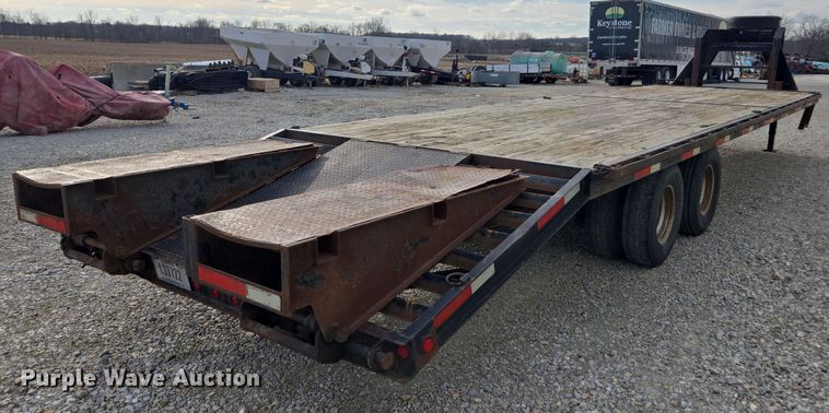 image for item EE7936 2009 Sure-Trac equipment trailer