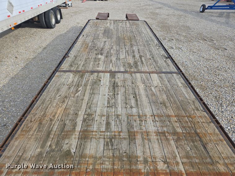 image for item EE7936 2009 Sure-Trac equipment trailer