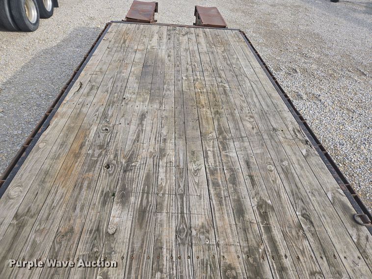 image for item EE7936 2009 Sure-Trac equipment trailer