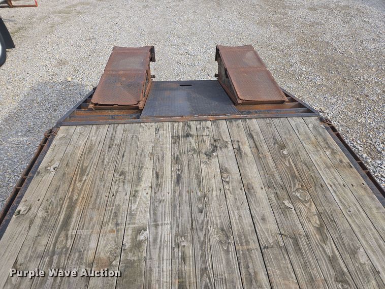 image for item EE7936 2009 Sure-Trac equipment trailer