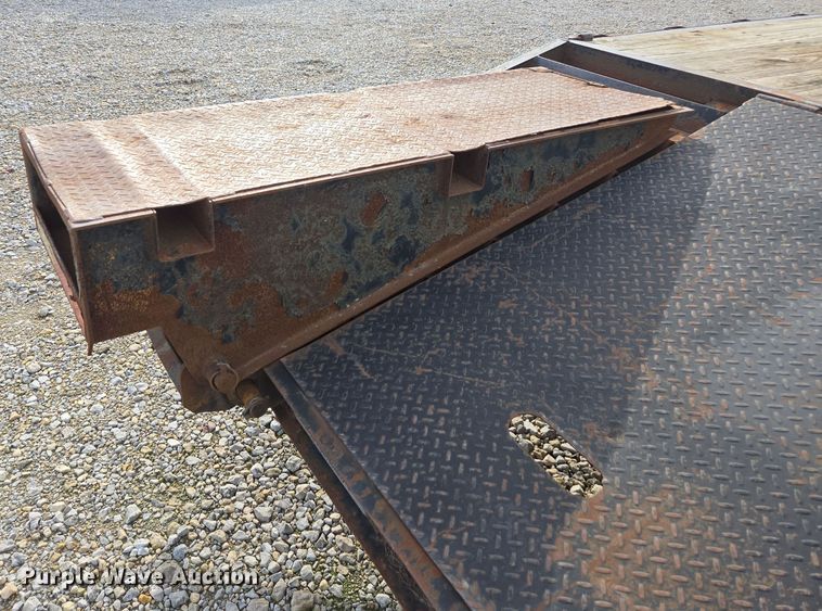 image for item EE7936 2009 Sure-Trac equipment trailer