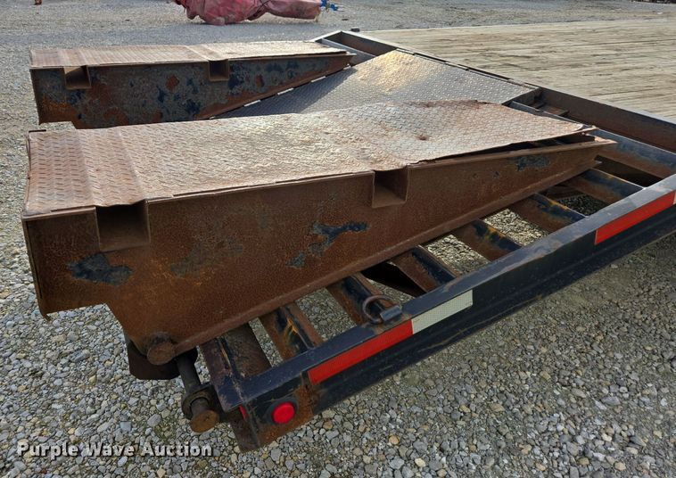 image for item EE7936 2009 Sure-Trac equipment trailer