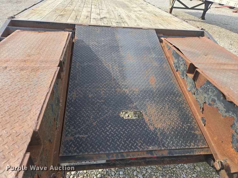 image for item EE7936 2009 Sure-Trac equipment trailer